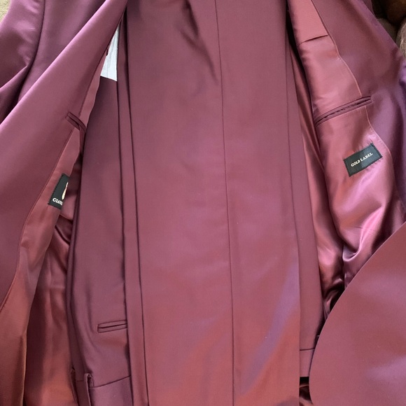 Suits - Picture 4 of 4